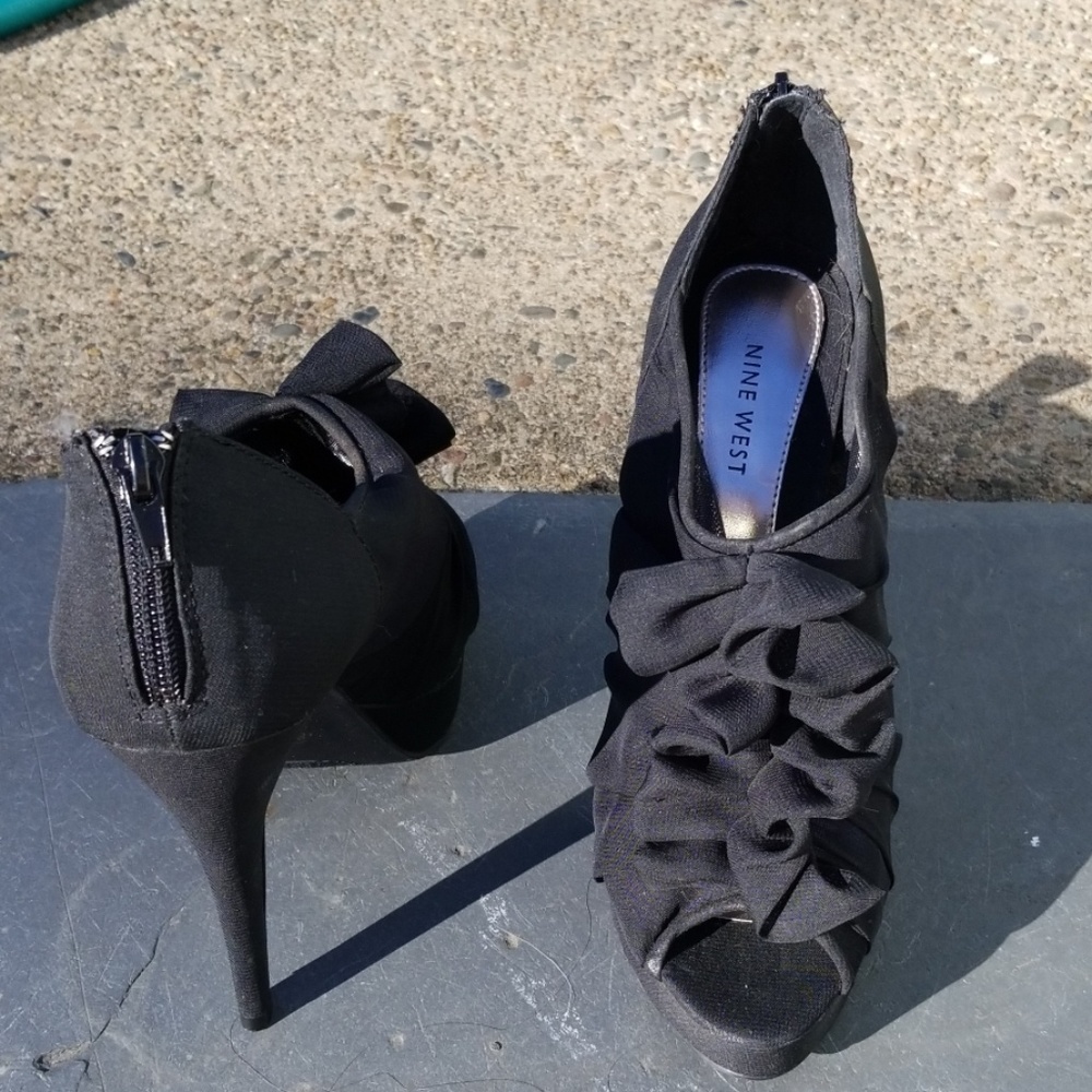 Ruffled black heels